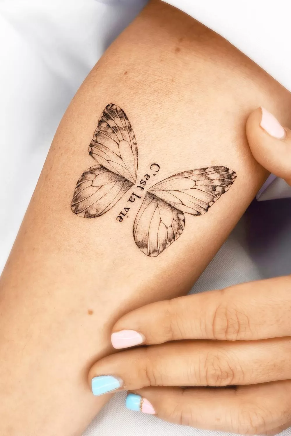 tatuajes de mariposas negras