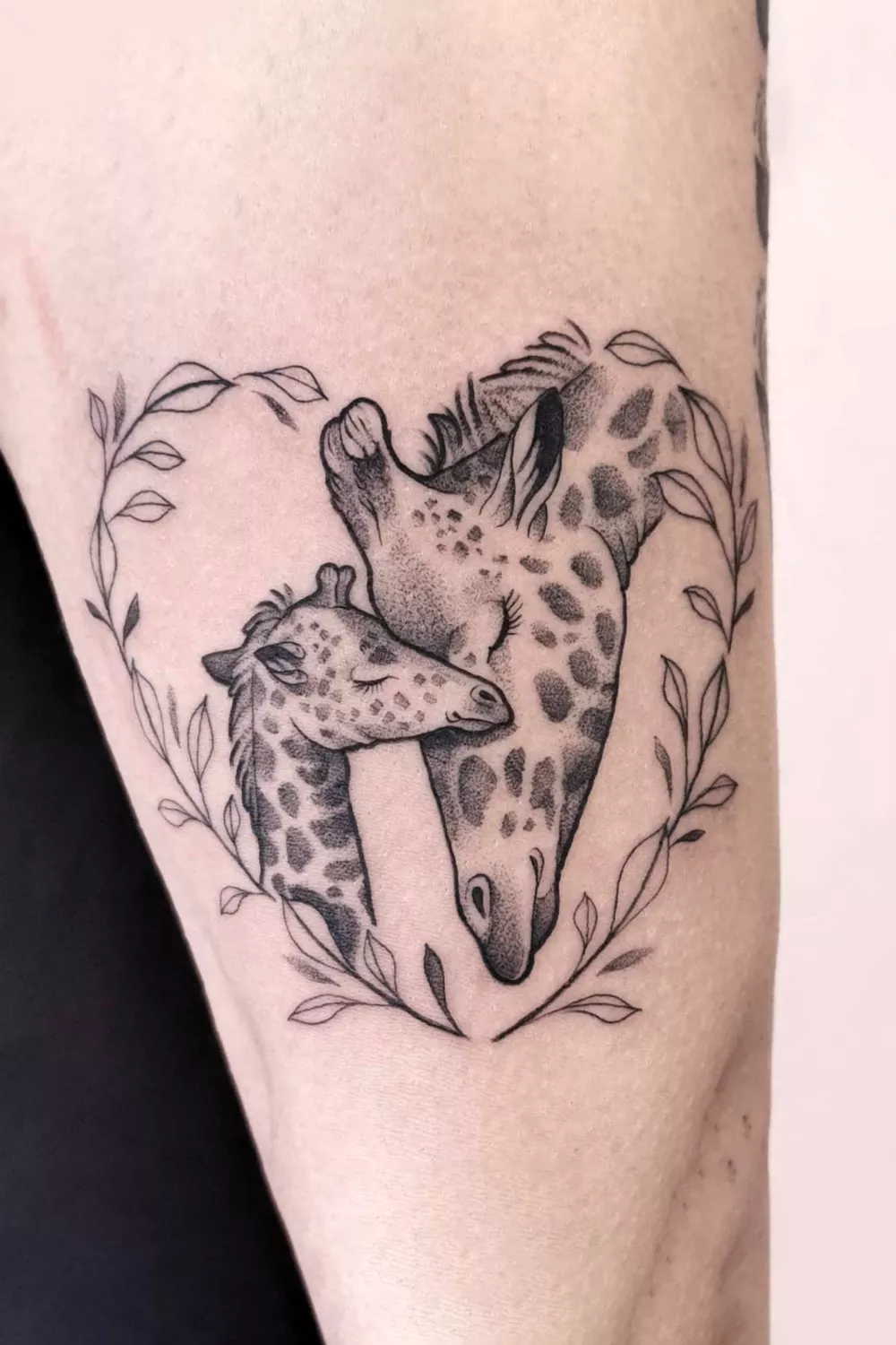 mujer hijos tatuajes de familia