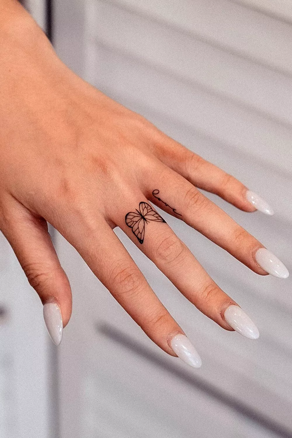 tatuajes en los dedos