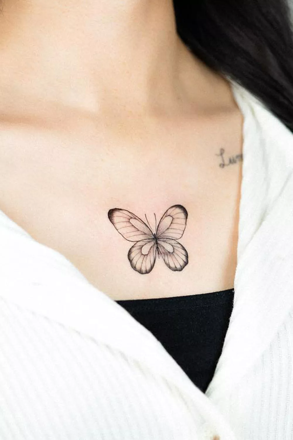 tatuajes de mariposas en el pecho