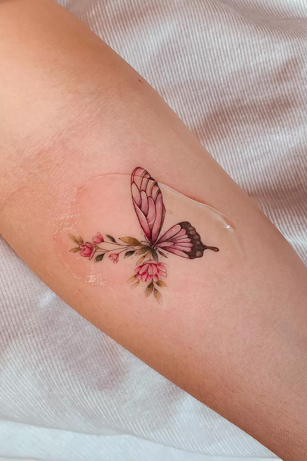 tataujes de mariposas y flores significado