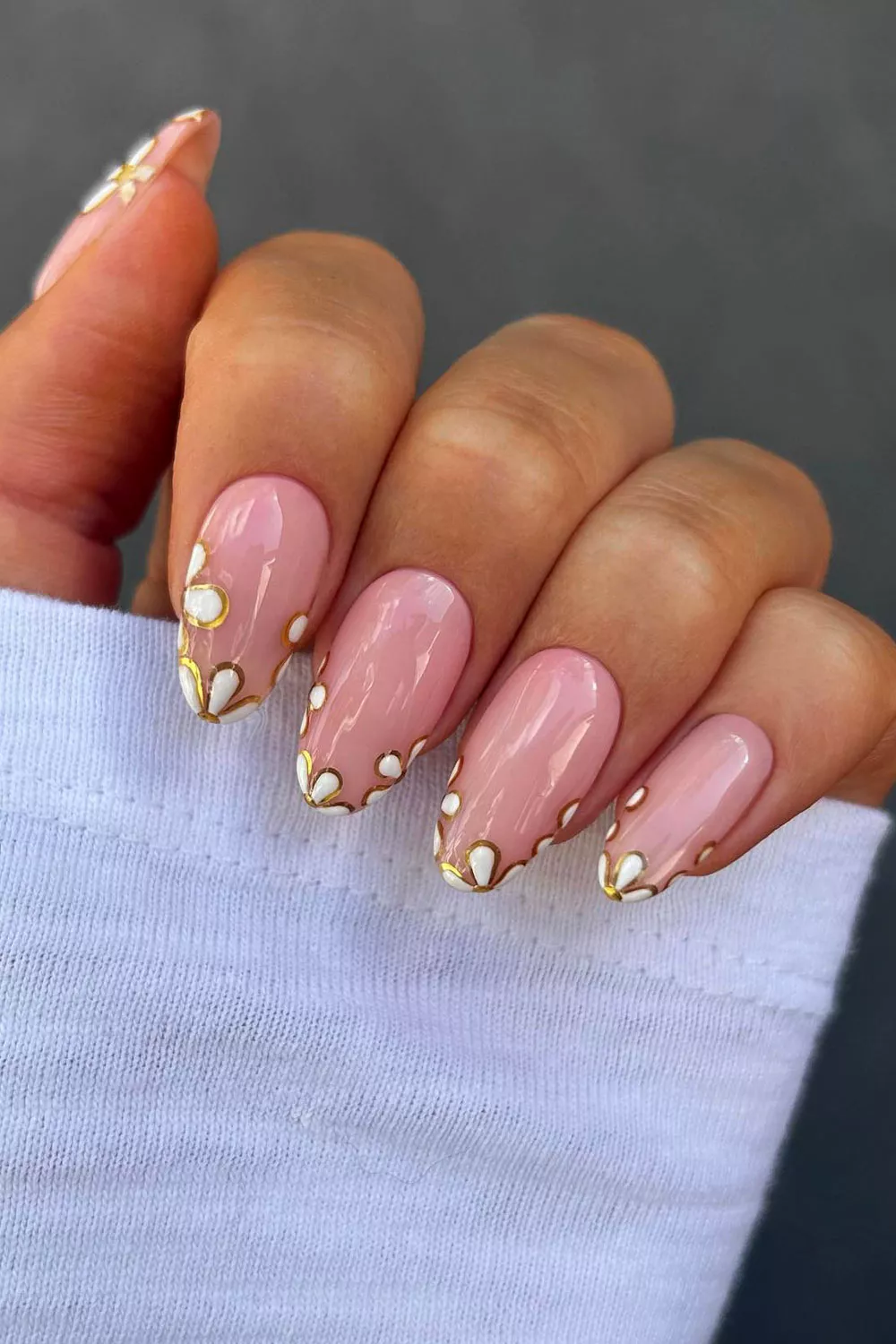 manicura con flores