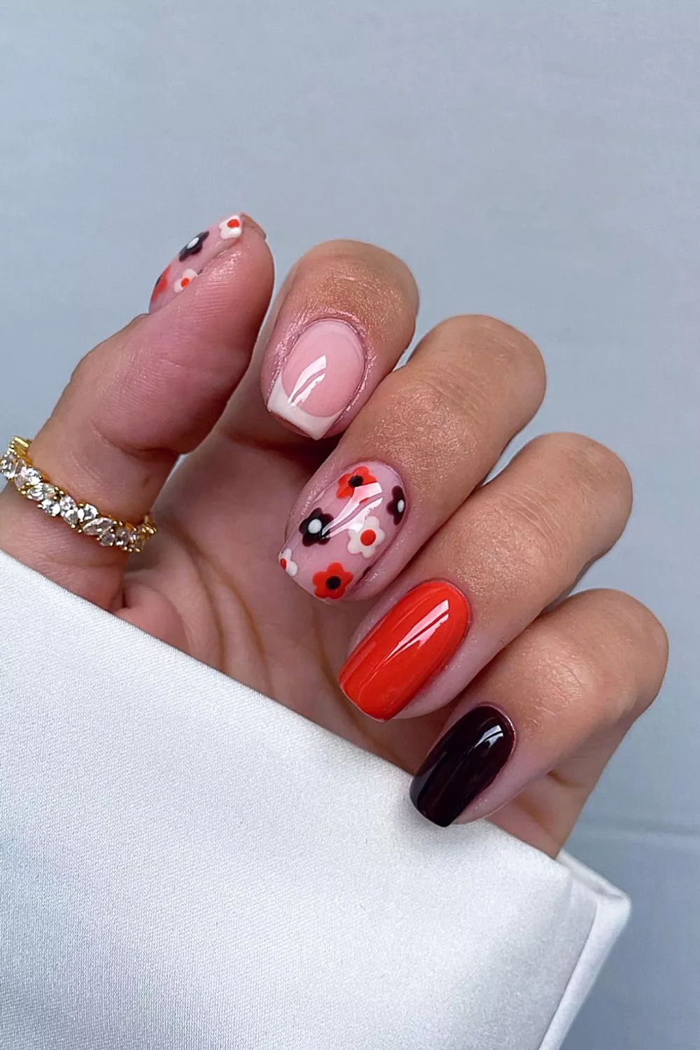 manicura con flores sencillas