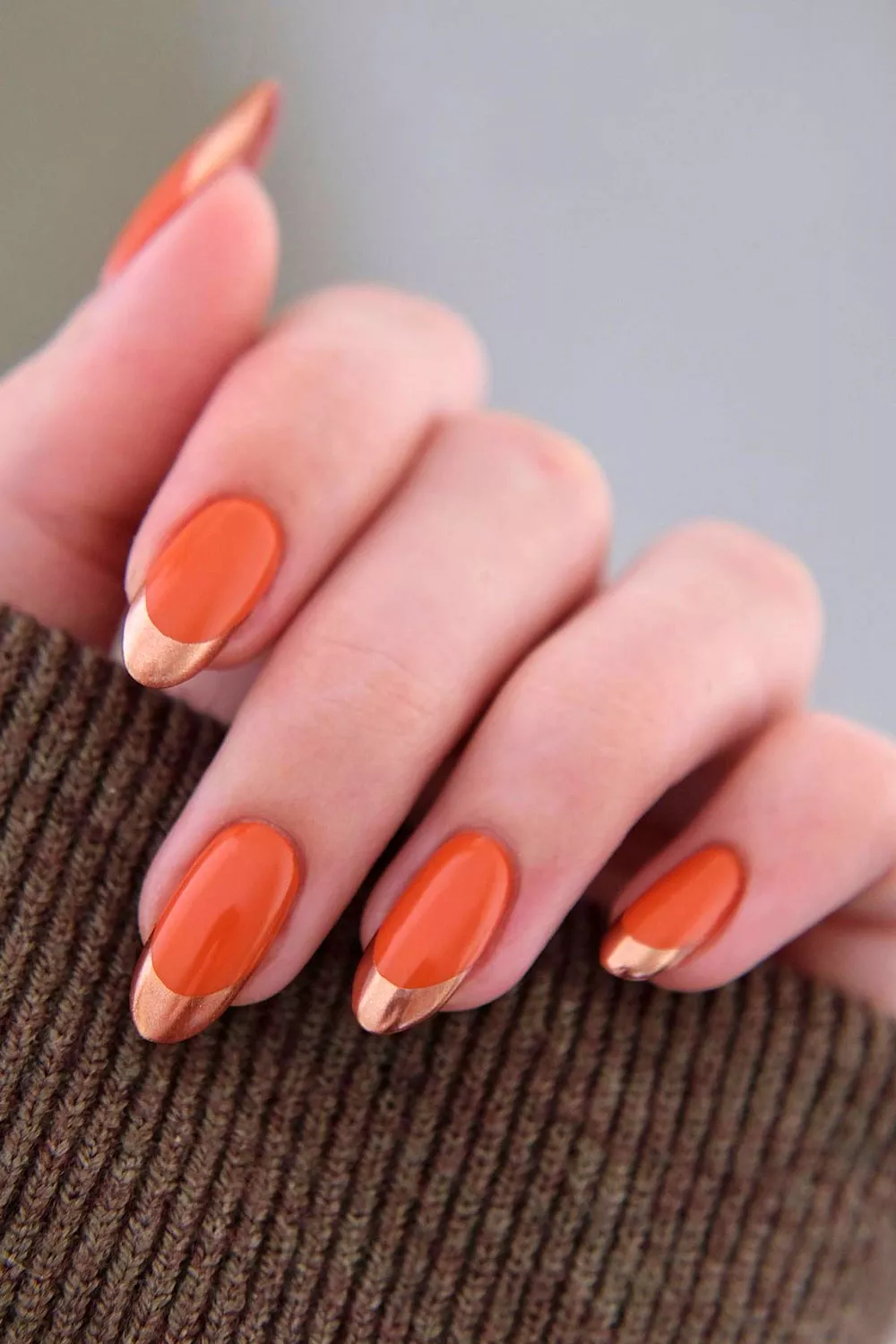 u&ntilde;as naranjas