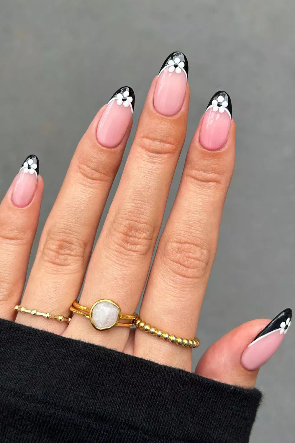 u&ntilde;as negras decoradas