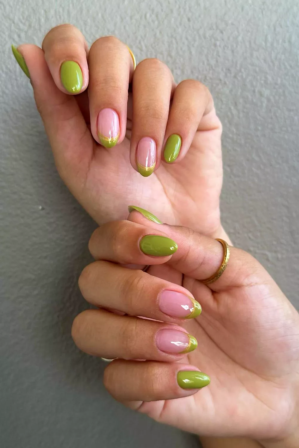 u&ntilde;as verde oliva