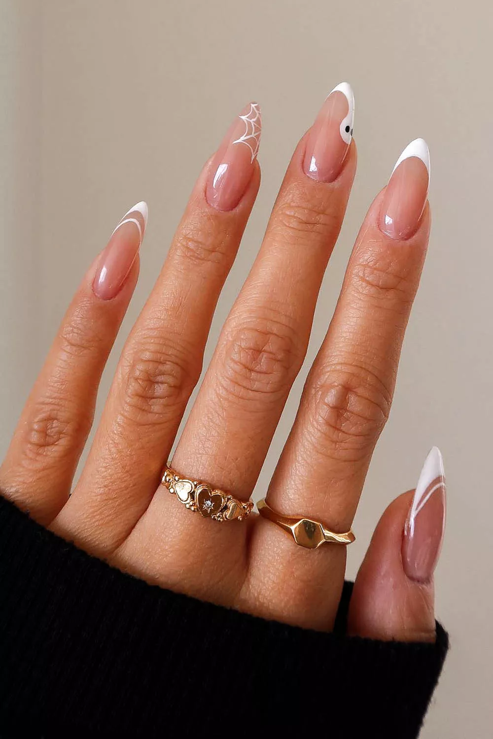 u&ntilde;as halloween elegantes