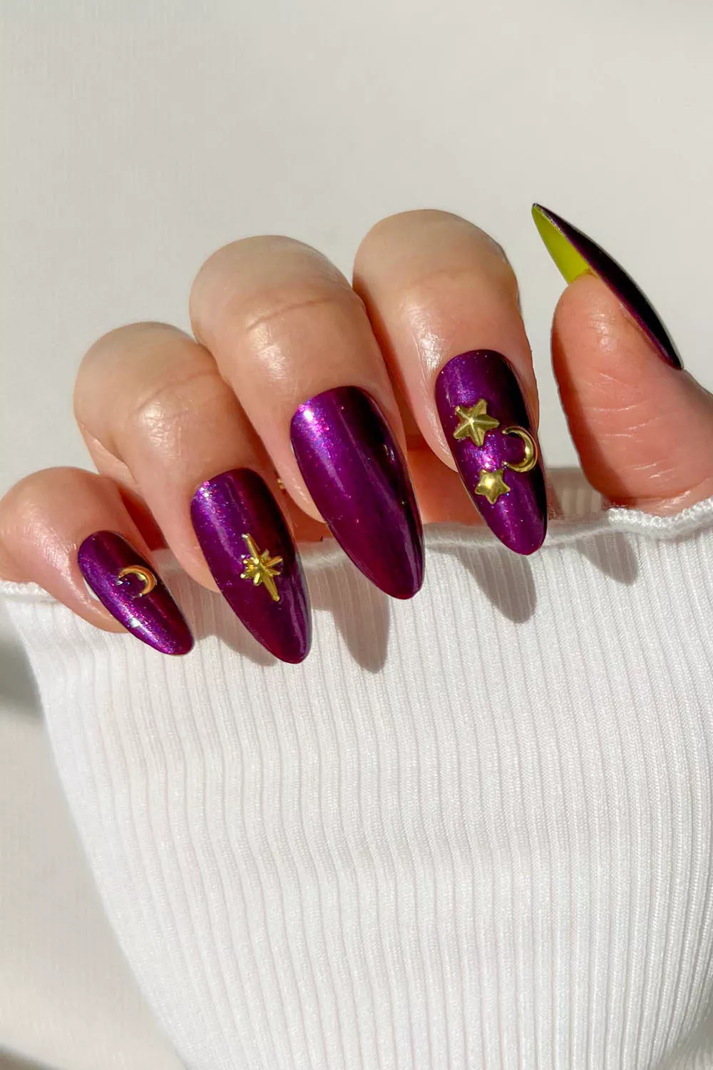 manicura efecto cromo de bruja