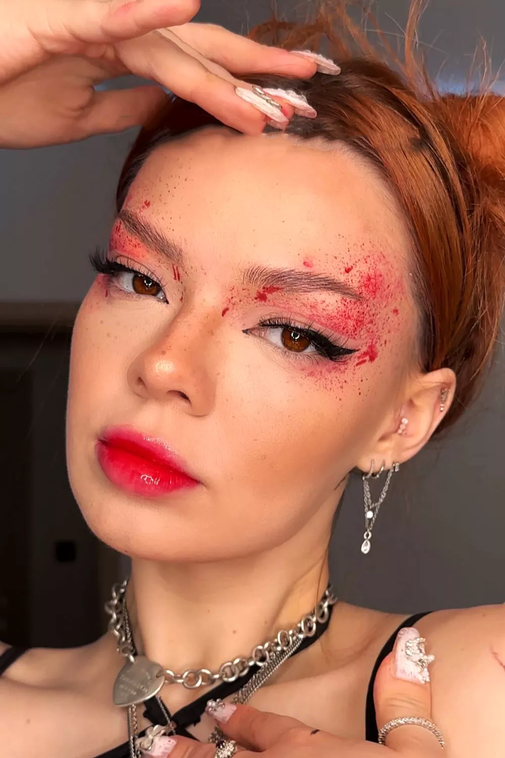 maquillaje de halloween facil con heridas en la cara