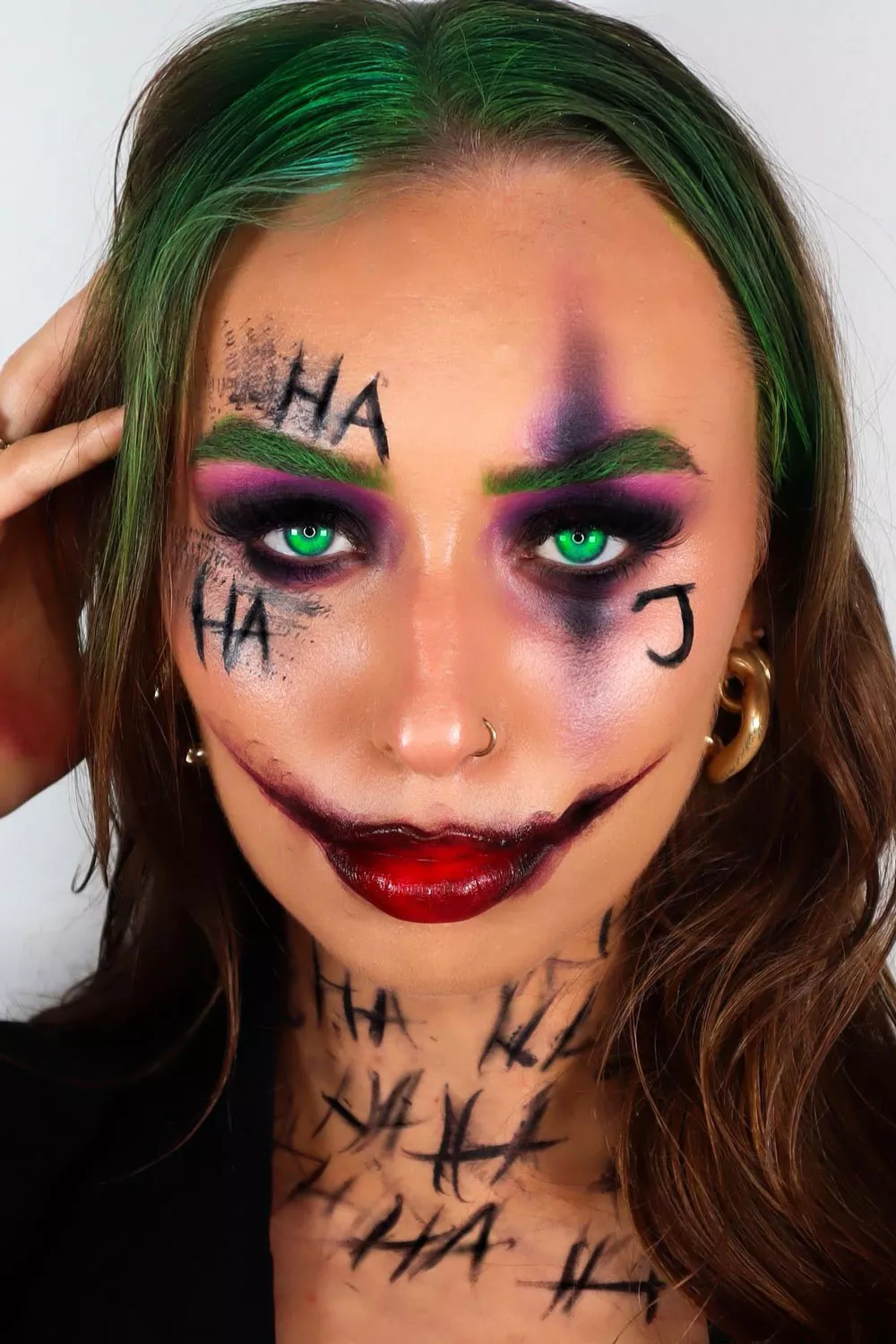 maquillaje de joker o el guason para mujer f&aacute;cil de hacer