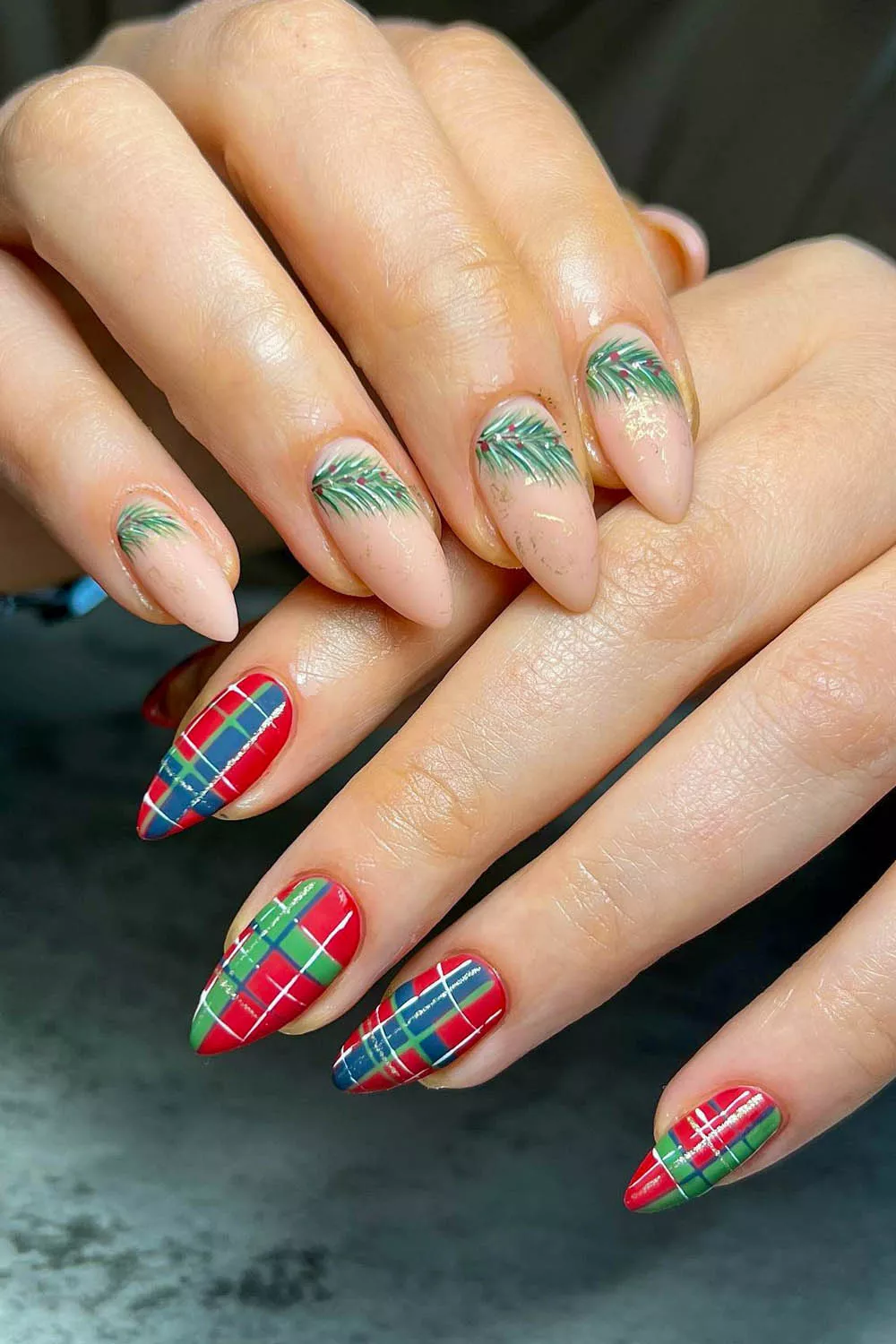 estampados navideños de color rojo, verde, azul y blanco