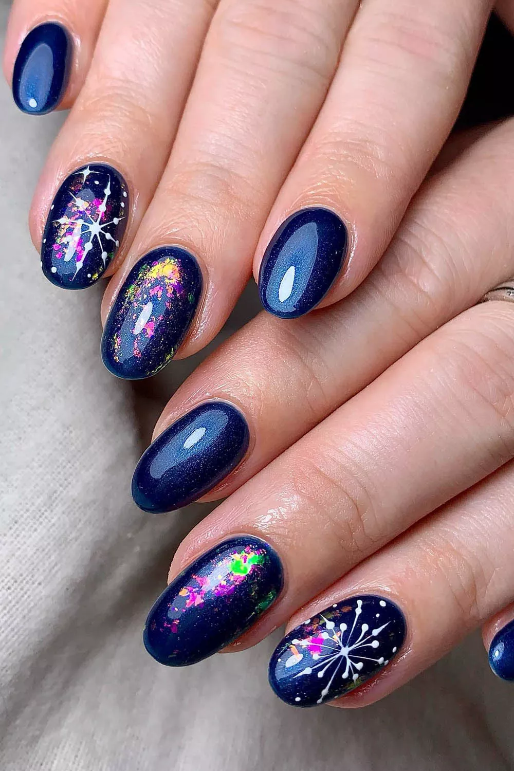 uñas nochevieja año nuevo con dibujos de fuegos artificiales