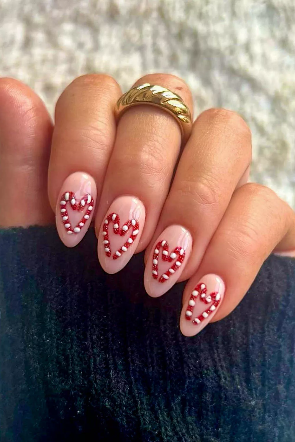manicura corazones navideños rojos y blancos