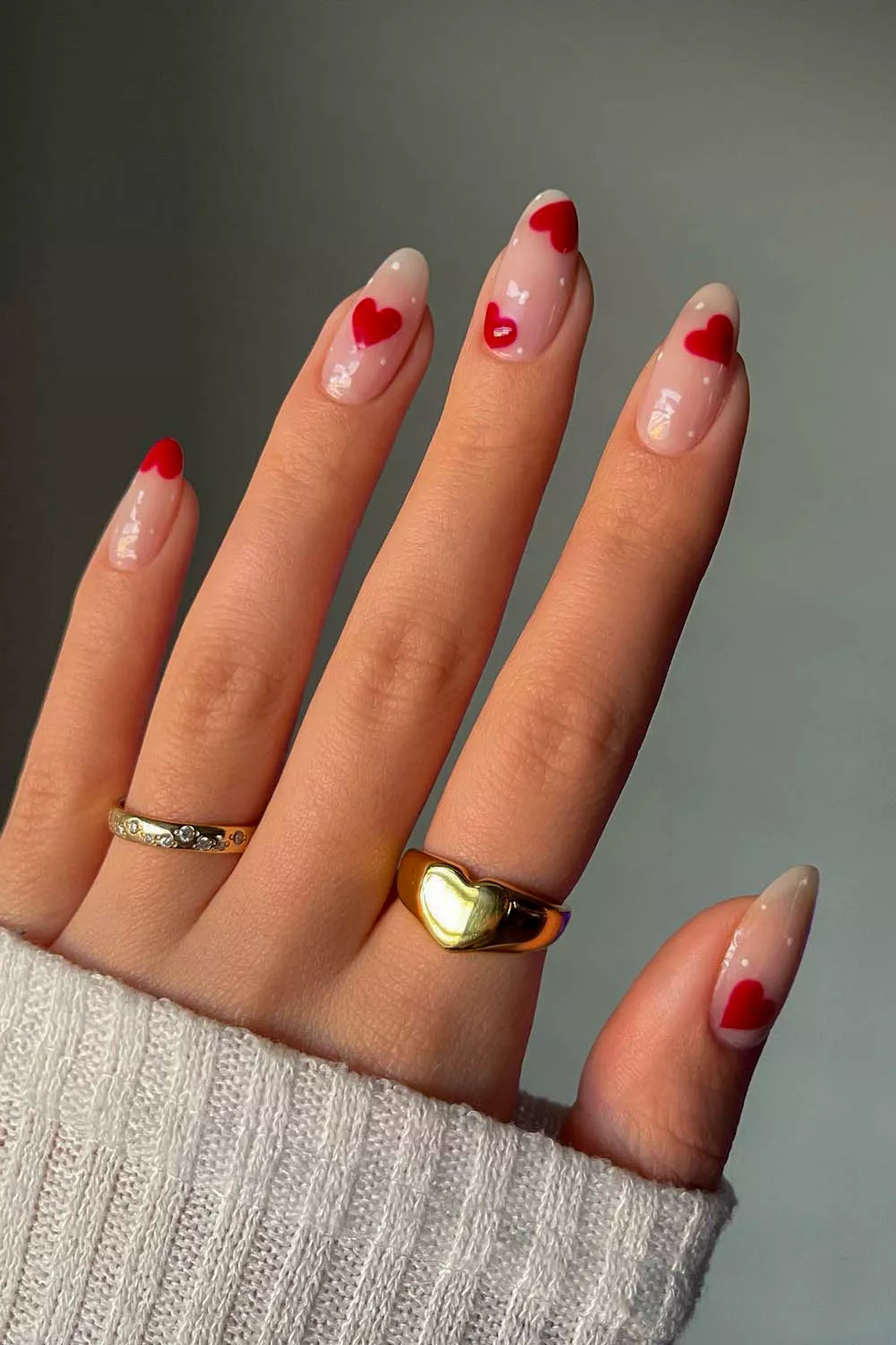 u&ntilde;as de san valent&iacute;n sencillas y elegantes con corazones rojos