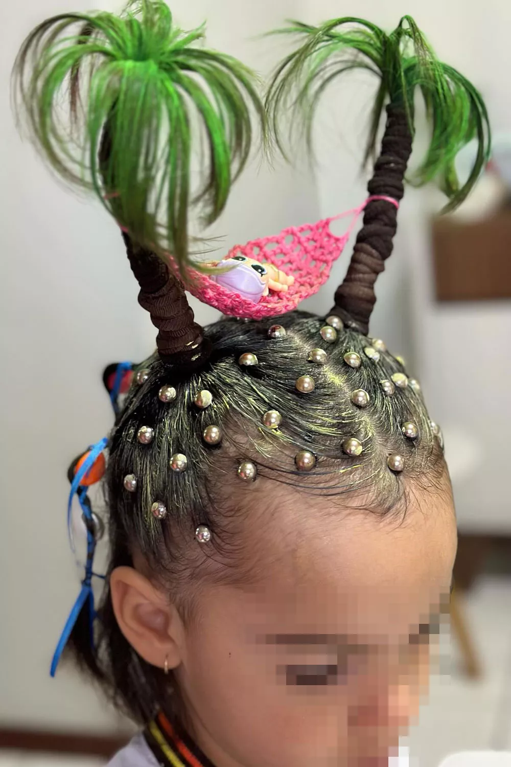 ideas peinados locos para ninas con columbio o balancin y palmeras