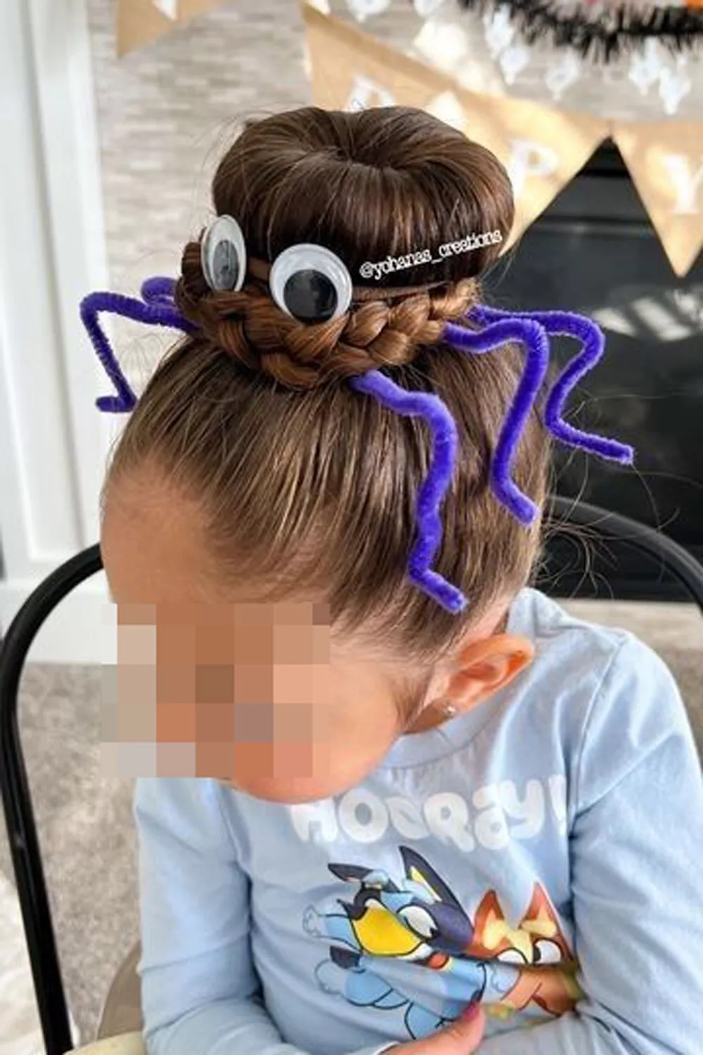 peinado de araña con limpiapipas para halloween