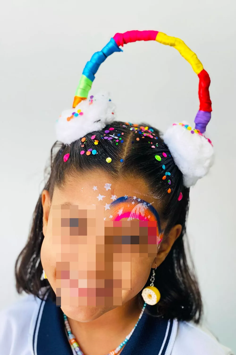 peinado loco para niñas facil arcoiris con limpiapipas