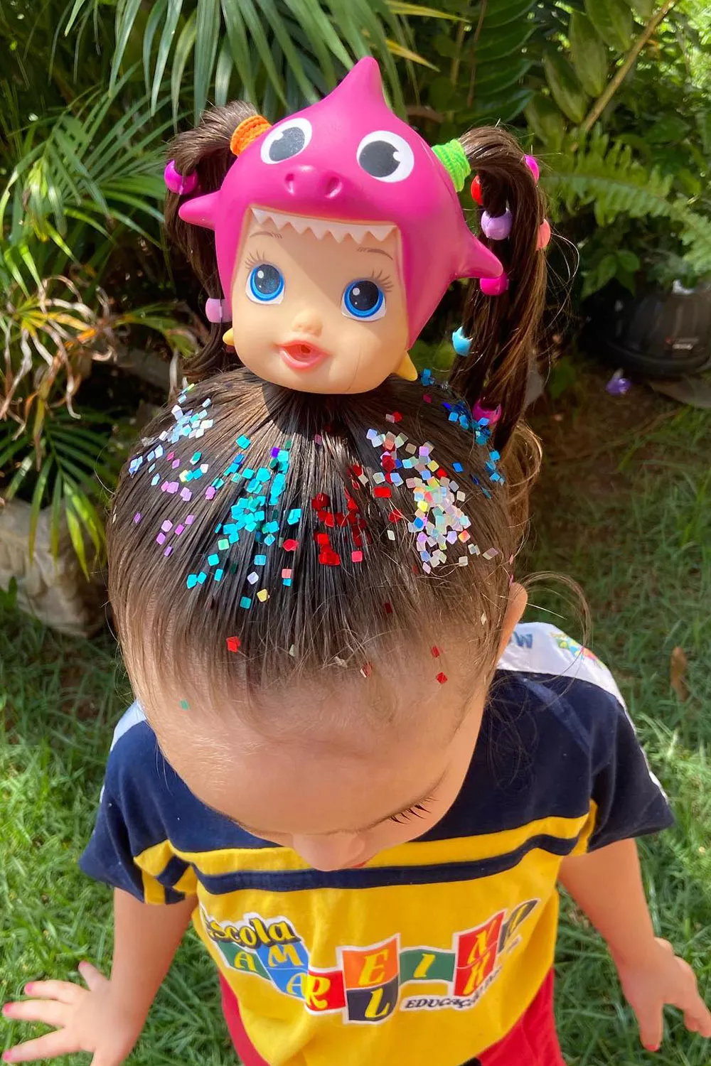 peinados locos para niña para la escuela con cabeza de muñeca