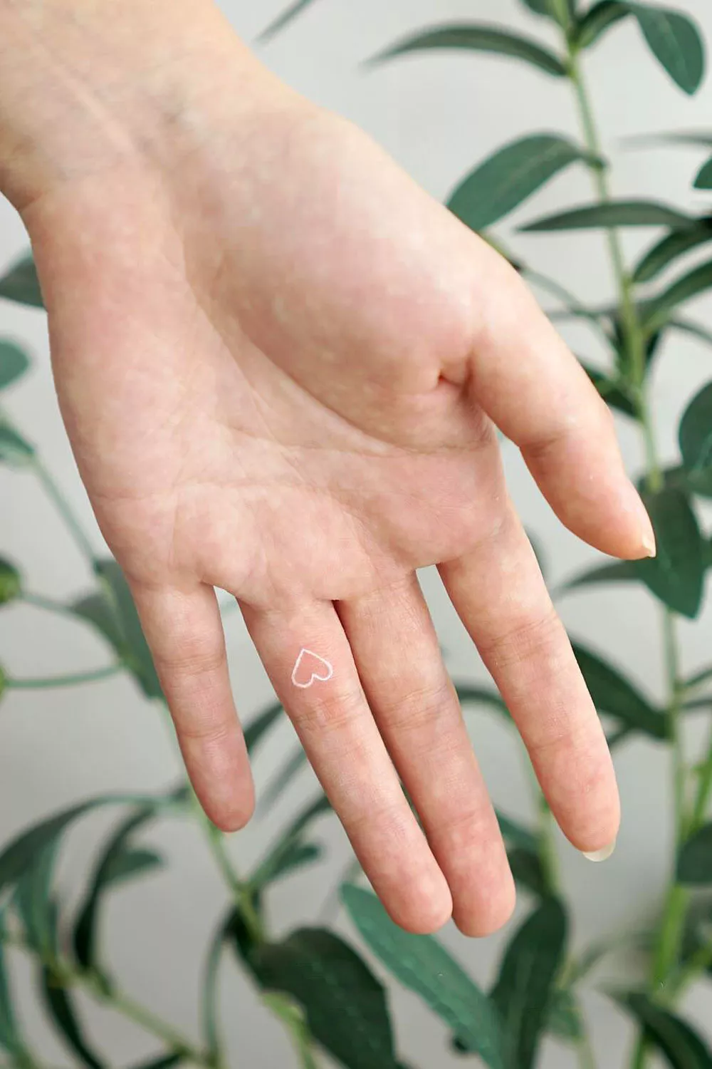 tatuajes con tinta blanca