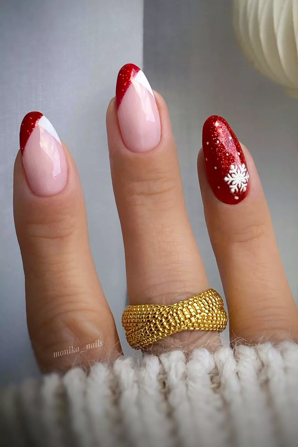 uñas para invierno y diciembre usando color blanco y rojo
