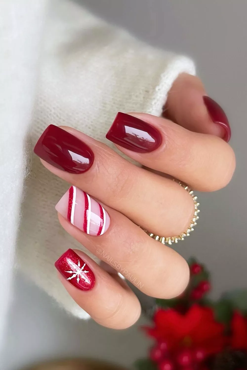 uñas de navidad en rojo color vino