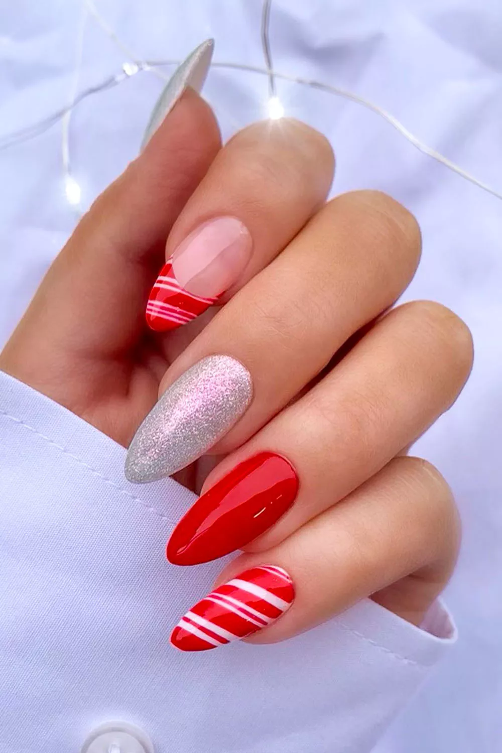 uñas de navidad rojas y plateadas