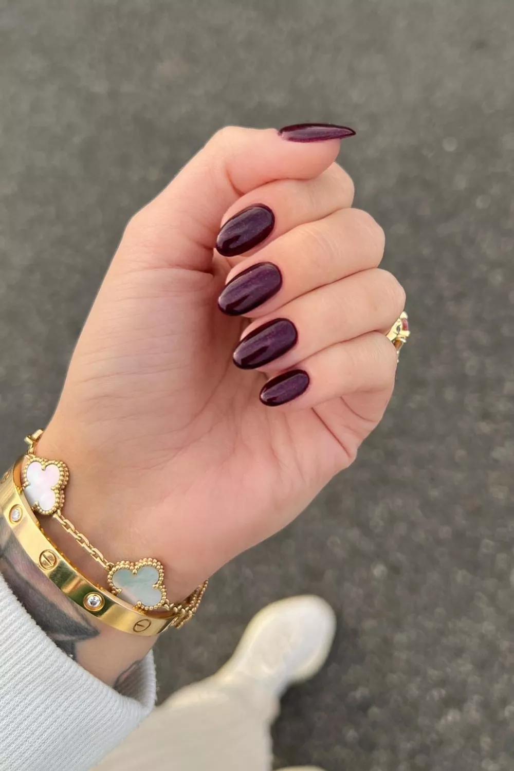 manicura color rojo vino para invierno