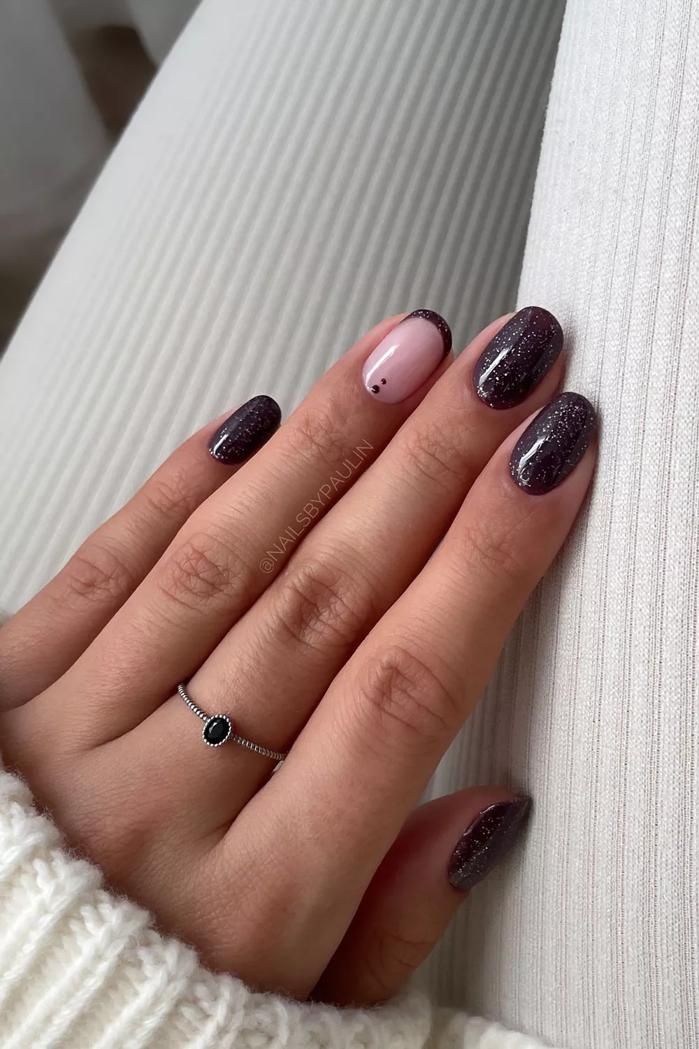 uñas de invierno granates