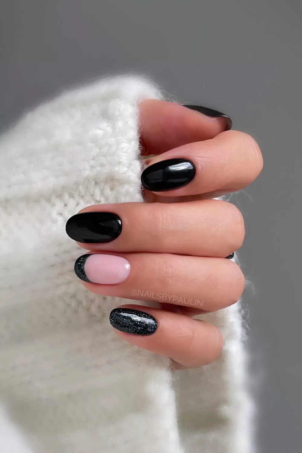 uñas negras elegantes y brillantes para fiesta